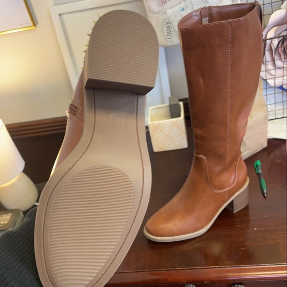BROWN BOOTS